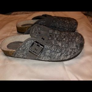 American Eagle Cable Knit Clog Slippers